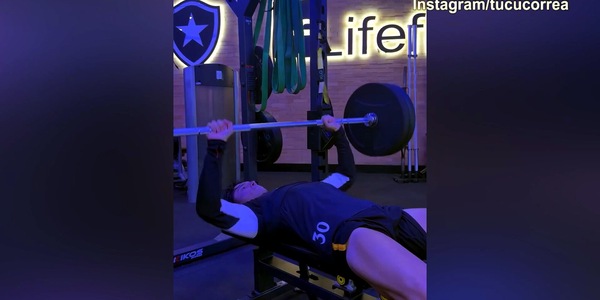 Ex Inter, El Tucu Correa si allena in palestra