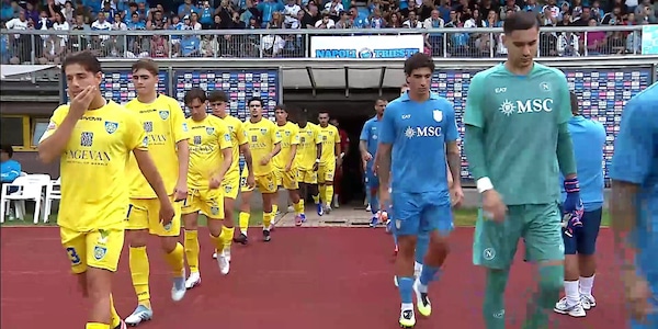 Napoli-Carrarese 2-0, le immagini salienti del match