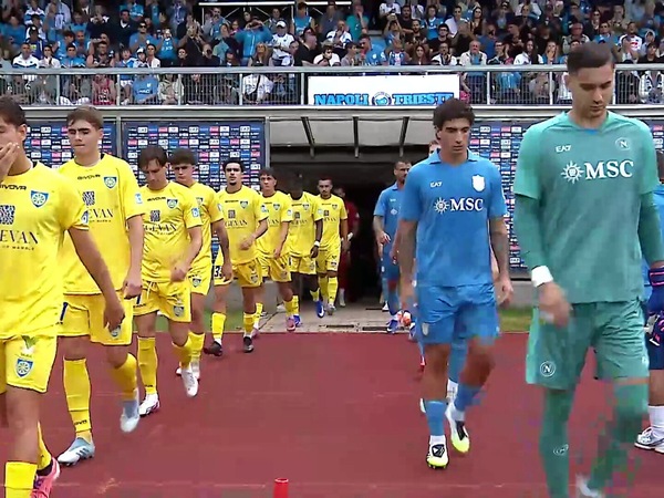 Napoli-Carrarese 2-0, le immagini salienti del match