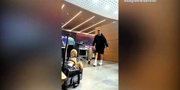 Gimenez, scherzi e risate in aeroporto