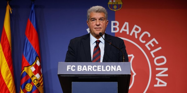 Barcellona, paura per Laporta: fermato da un'aritmia cardiaca e niente Inghilterra