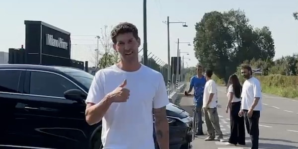 Stones si veste di Inter, l'ex City è arrivato a Milano: le prime dichiarazioni