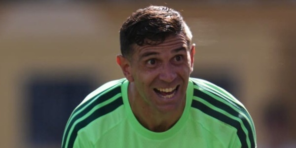 Juve, senti l’agente del Dibu Martinez: "Via solo a una condizione dall’Aston Villa"