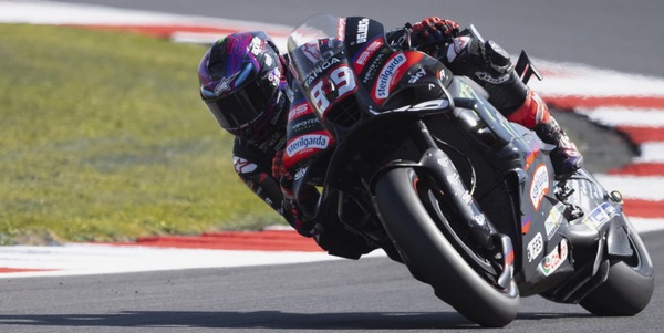 Martin domina la Sprint a Silverstone: tripletta Aprilia con Ogura e Bezzecchi, disastro Ducati