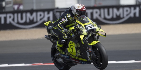 Fernandez trionfa a Silverstone, poi Martin e Bezzecchi: tripletta Aprilia. Marquez 7°, out Bagnaia