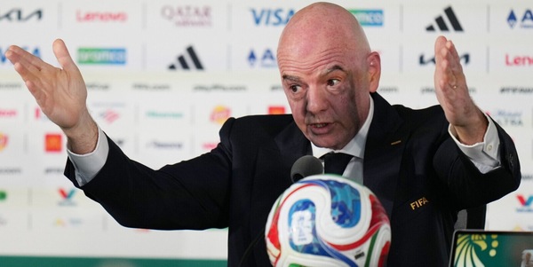 “Il calcio non è tuo, tradita la fiducia”, terremoto Infantino: è sempre più solo