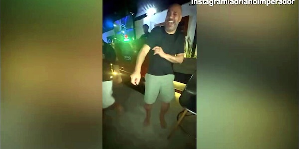L'imperatore Adriano scatenato nel ballo!