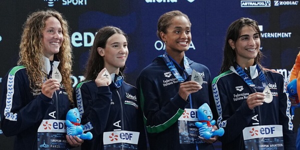 Europei, giornata storica: Curtis record del mondo, staffetta Italia d'argento, bronzo Ceccon e Pilato