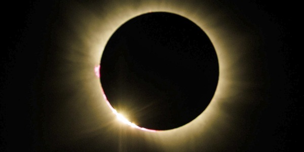 Eclissi di Sole, è uno spettacolo straordinario: dalla Siberia alla Spagna, le immagini sono mozzafiato
