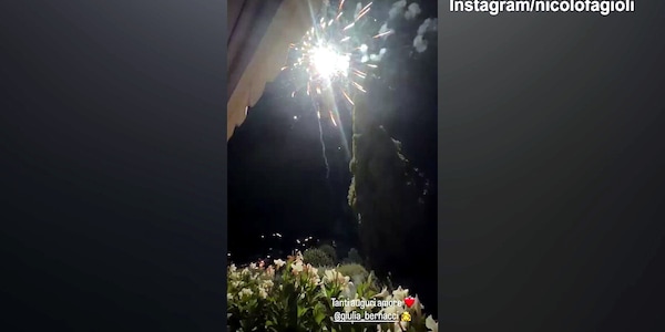 Fuochi d'artificio per la fidanzata di Nicolò Fagioli