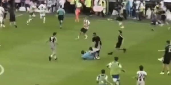 Gatti stavolta il tackle lo prende! E quello striscione per Spalletti...l'invasione dei tifosi Juve