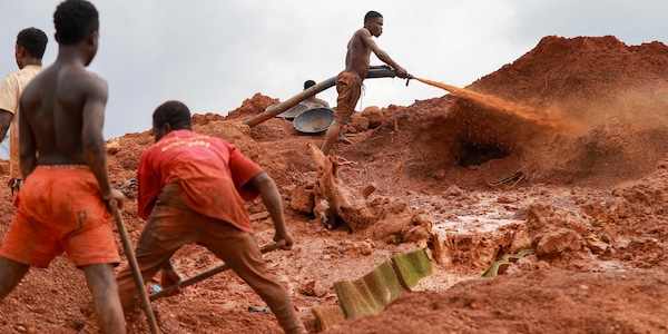 Almeno 100 morti nel crollo di una miniera d'oro in Repubblica Centrafricana