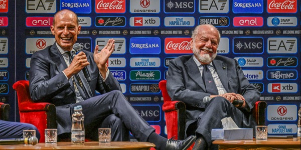 Napoli, De Laurentiis ad Allegri 'divertiti e fai divertire, fai volare il pallone'
