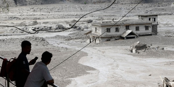 Polizia Nepal, 'recuperati 157 corpi dalle zone colpite dall'alluvione'