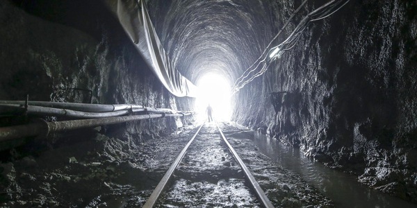 Oltre 100 lavoratori intrappolati nel tunnel di una centrale idroelettrica in Nepal