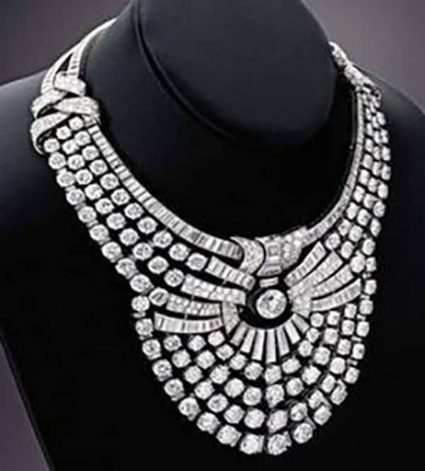 A Vienna rubato il collier della regina d'Egitto, caccia ai ladri