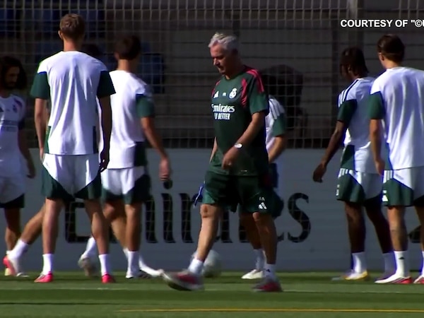 Real Madrid, Mourinho dirige l'allenamento di rifinitura