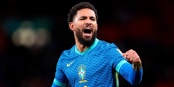 Douglas Luiz tra i protagonisti in India-Brasile, ma è sempre nel mirino dei social