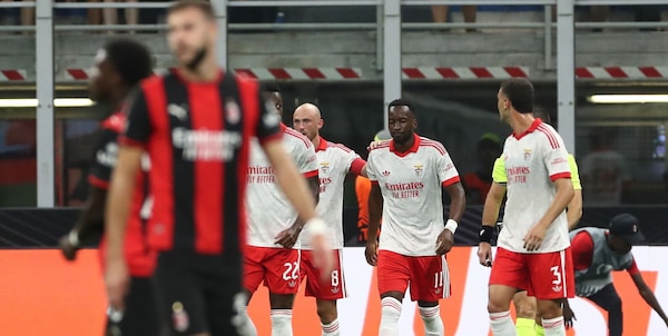 Il Milan affonda a San Siro: Lukebakio-Kaminski gol, festa Benfica! Amorim, l'esordio in Europa è amaro