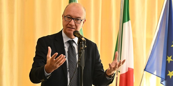 Valditara, 34mila le classi in cui stranieri superano il 30%
