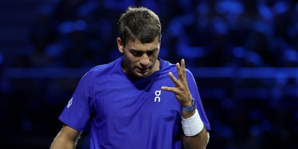 Cobolli rimontato da Tien, Zverev ko contro De Minaur, Alcaraz pareggia i conti: si va sul 5-5