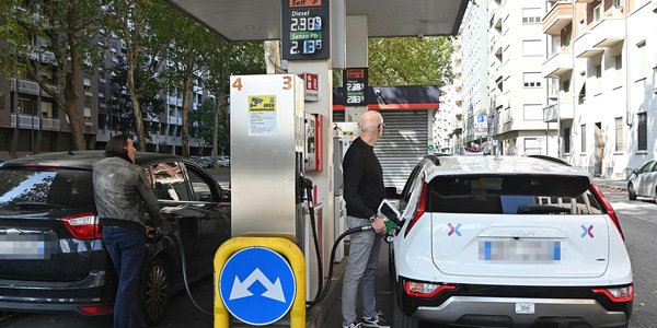 Carburanti ancora in rialzo, diesel si avvicina a 2,5 euro in autostrada