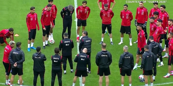Turchia-Italia, Montella fa un discorso a centrocampo alla sua squadra