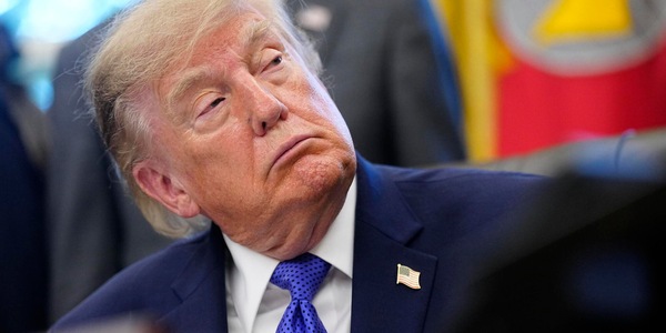 Bufera su Trump per lo spot pagato dai contribuenti, 'repubblica delle banane'