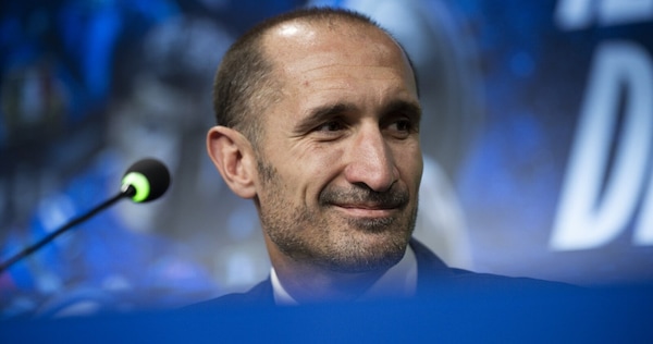 Chiellini c'è, com'è andato l'altro battesimo Juve: dai semi del calciomercato ai calendari