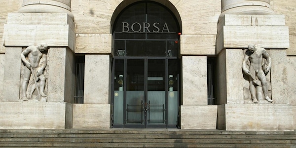 Borsa: Milano apre a +0,25% con Stellantis in prima fila, giù Unicredit