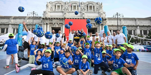 Milano gremita di giovani e studenti per il Volley S3