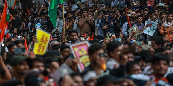 Protesta a Mumbai, 'Partito blatte' chiede dimissioni capo commissione elettorale