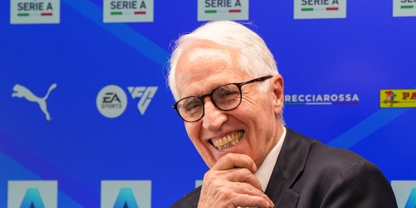 Un sorriso per Malagò, Parigi lo rafforza, Martedì si deciderà se commissariare la Figc