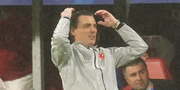 Montella al centro del flop Turchia: "Hai fatto piangere le mamme, vai via". La risposta del ct