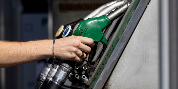 Mimit, prezzo medio self benzina a 2,049 euro al litro, gasolio a 2,244 euro