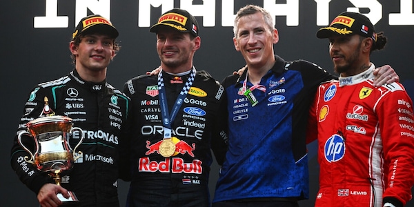Hamilton a podio, Leclerc quarto. Ferrari, clamorosa rimonta. Vince Verstappen, secondo Antonelli