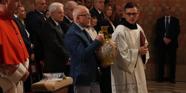 Mattarella, il mondo si illumini e si possa indicare la via della pace
