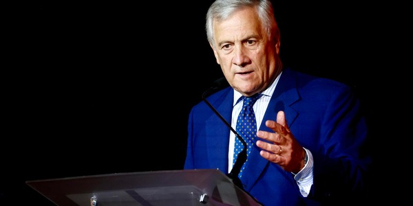 Tajani, 'il centro è solo Forza Italia, porte aperte a riformisti e moderati'