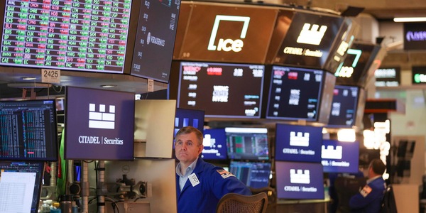 A Wall Street S 500 tocca nuovi massimi storici con titoli tech e calo del petrolio