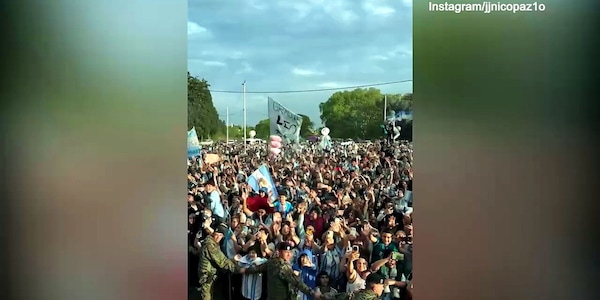 Dal gol al bagno di folla: ecco Nico Paz per Messi