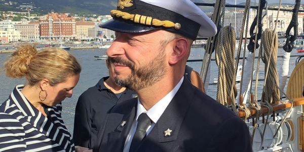 Comandante di Nave Vespucci, "il caloroso abbraccio di Trieste"