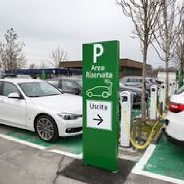 Pechino, raggiunta intesa con Ue sul commercio delle auto ibride