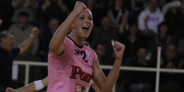 Un minuto di raccoglimento per Stefania Corna