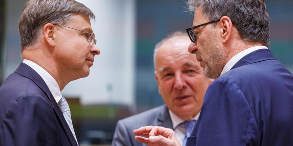 Dombrovskis, 'extraprofitti sono in capo agli Stati, da Ue gruppo di lavoro'