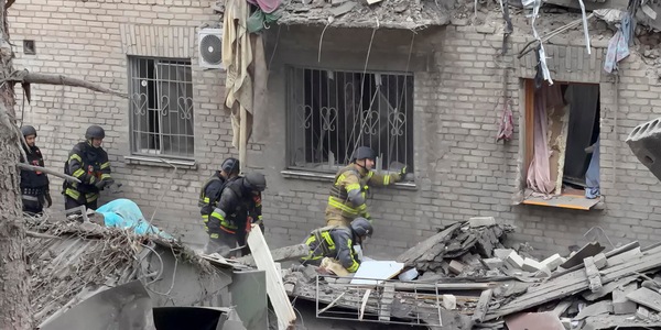 Kiev, 'saliti a 15 i morti nell'attacco russo a Zaporizhzhia, tra cui 3 bambini'