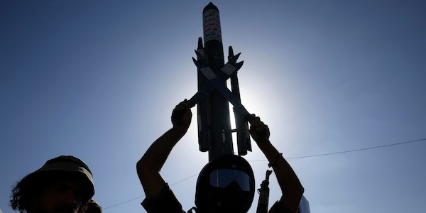 Nyt, 'almeno 12 morti nell'attacco degli houthi all'aeroporto di Riad'