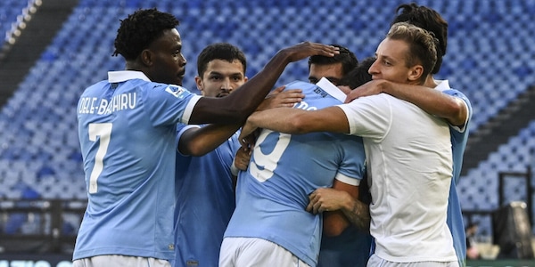 La Lazio ne fa tre al Monza e aggancia l'Inter: Tavares, Isaksen e Pinamonti lanciano Gattuso