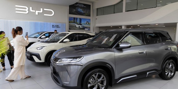 L'Ue limiterà a 350mila l'anno le importazioni di auto ibride cinesi