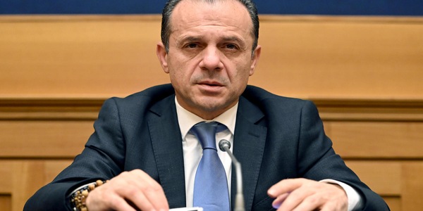 Cateno De Luca, in una seduta spiritica bipartisan è uscito che si vota il 9-10 maggio