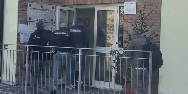 Morte avvelenate, al via la perquisizione nell'istituto agrario di Riccia